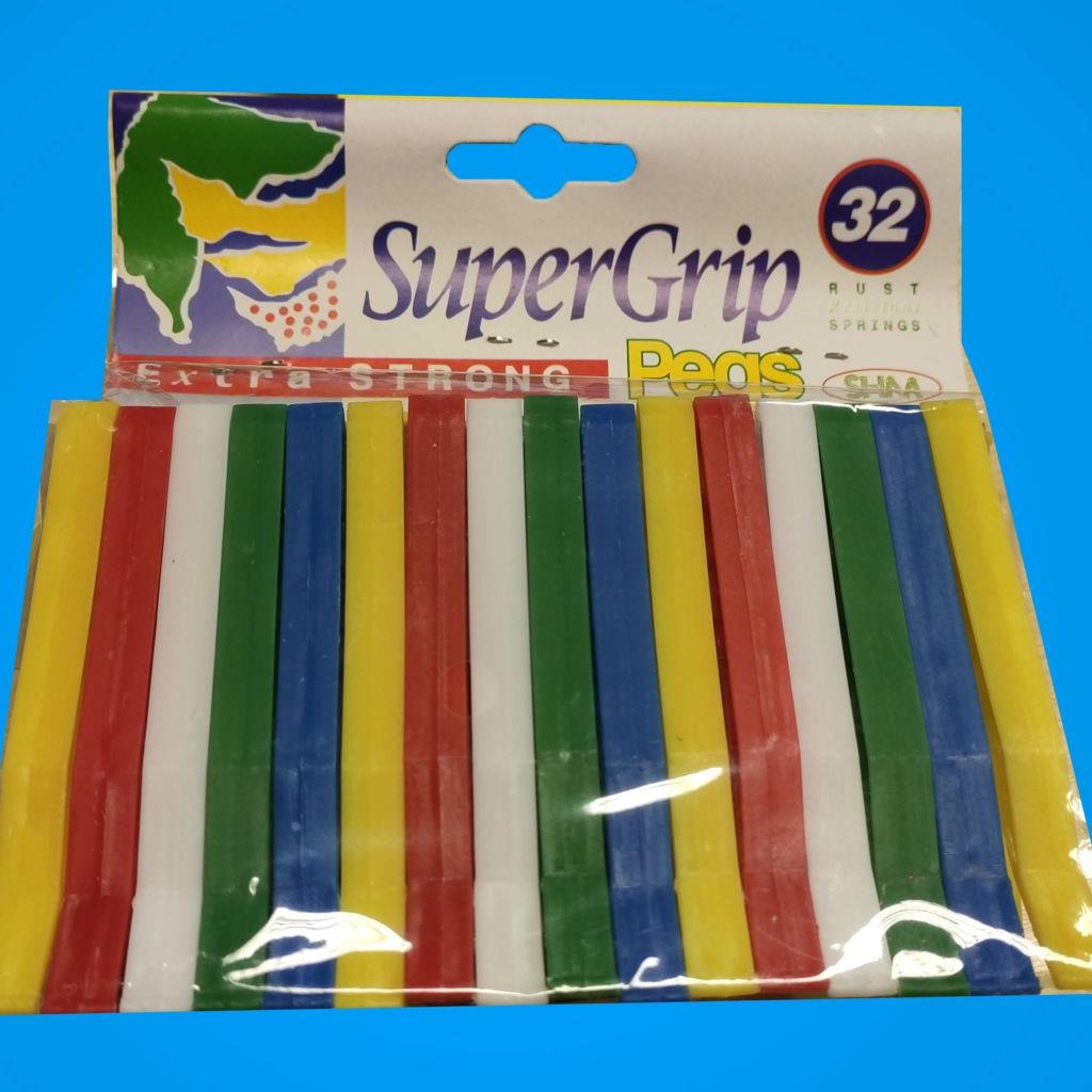 pack 32 plastic clothes pegs