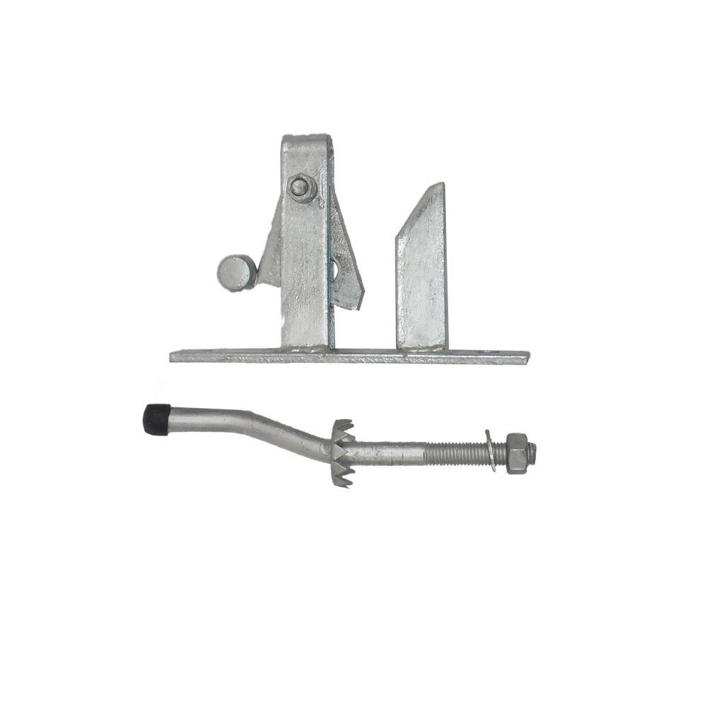 self-locking field gate latch